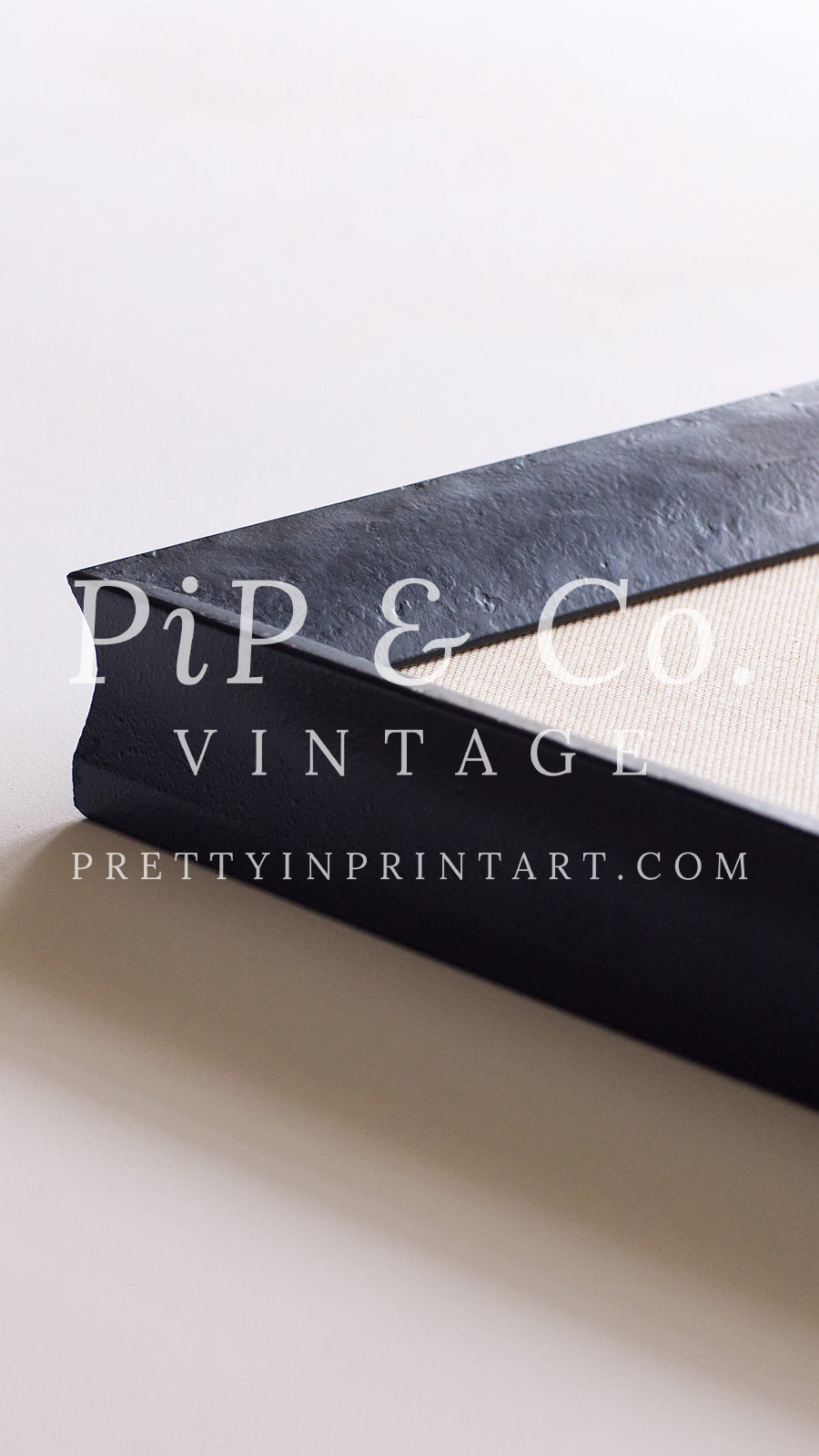 Vintage inspired picture frames for gallery wall ideas and classic antique style interiors