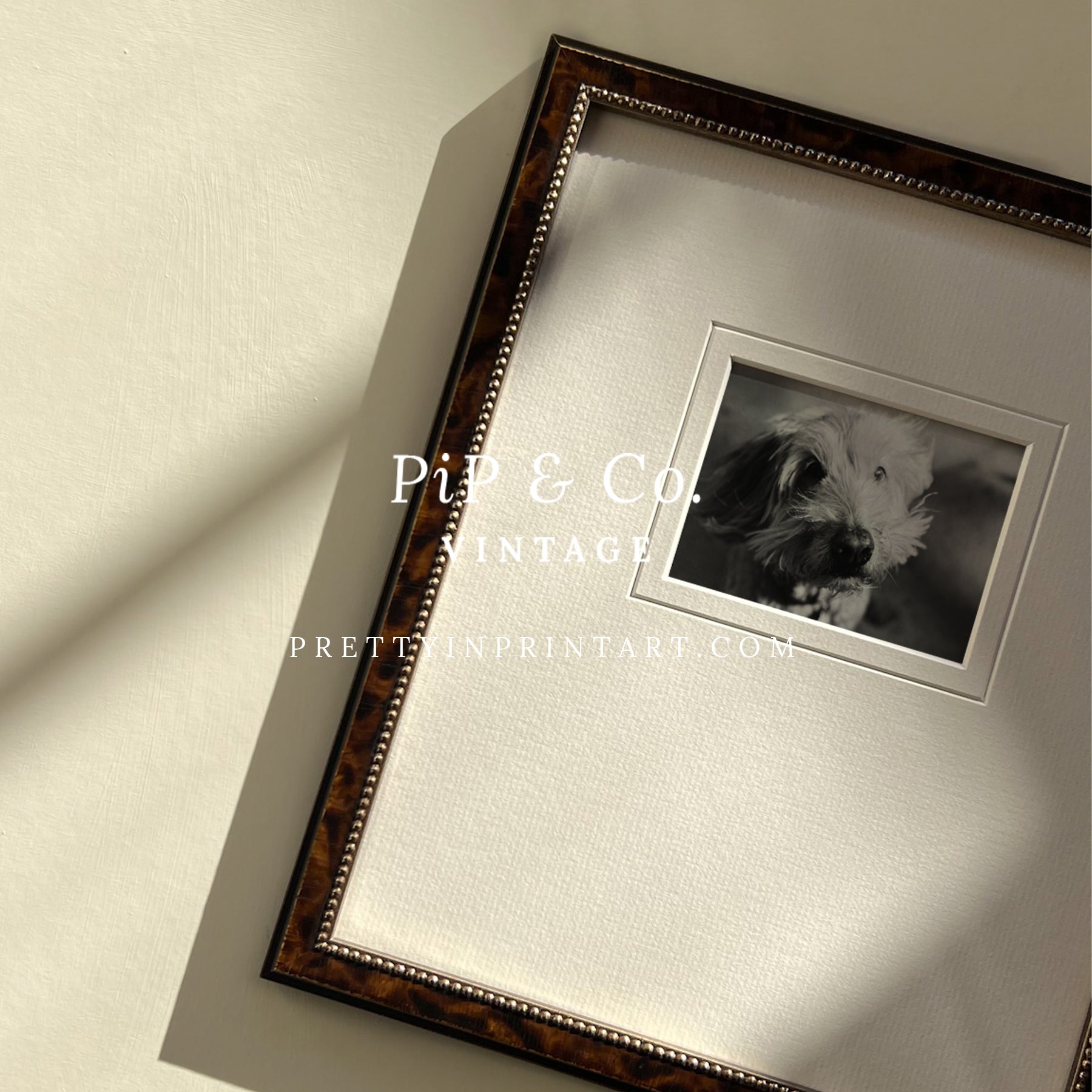 Framed vintage art prints in classic picture frames, Traditional vintage art with ornate frame, Classic wall art with antique-style picture frame, Vintage prints in old-fashioned frames for home decor, Where to buy vintage-style art with classic frames, E