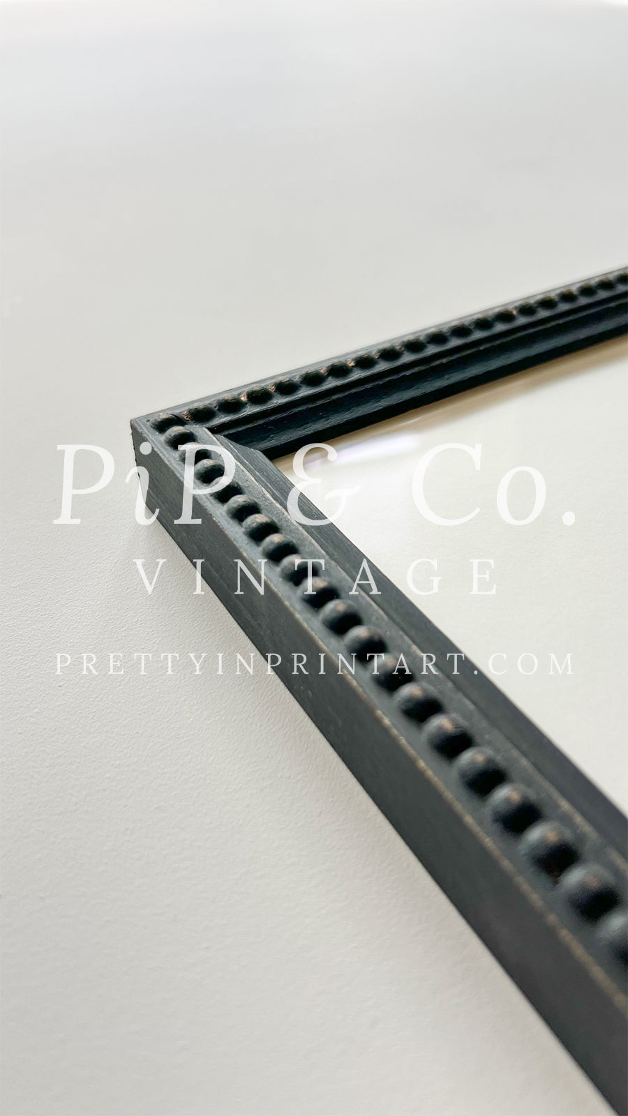 Vintage inspired picture frames for gallery wall ideas and classic antique style interiors